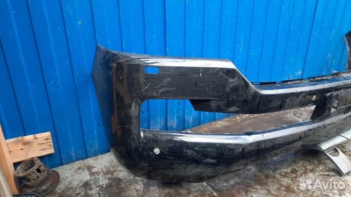 Бампер передний Toyota Land Cruiser