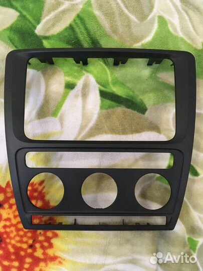 Рамка магнитолы Skoda Octavia A5