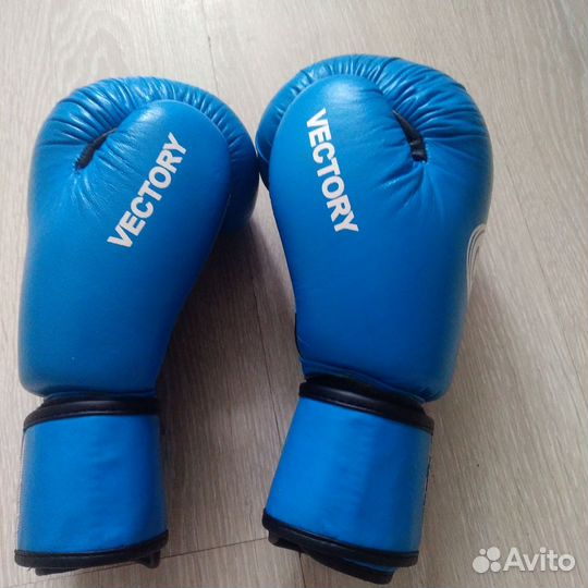 Боксерские перчатки 10 oz