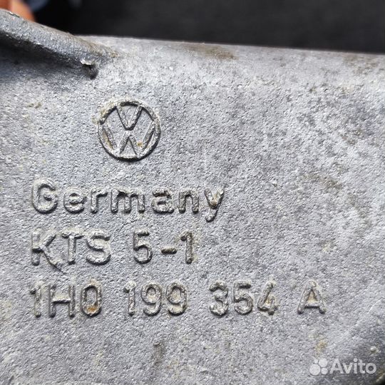 Опора двигателя задняя Volkswagen Golf3