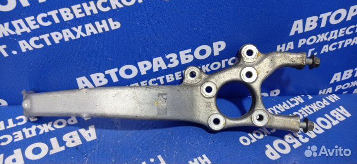 Передний правый поворотный кулак Lexus Gs350 седан