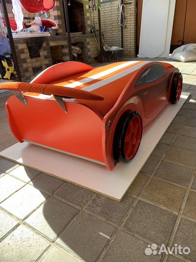 Детская кровать машинка