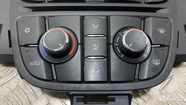 Блок управления климат-контролем Opel Astra J P10