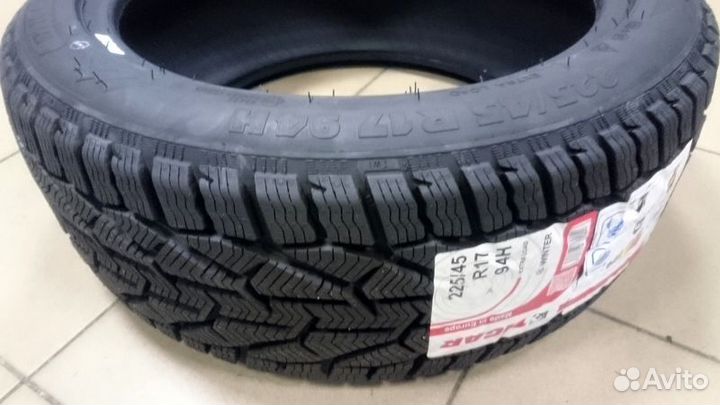 Tigar Winter 215/40 R17 87V