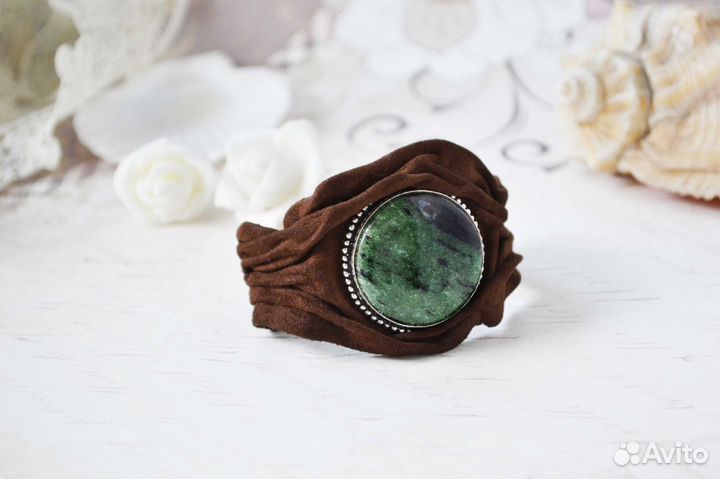Браслет кожаный ручной работы с цоизитом