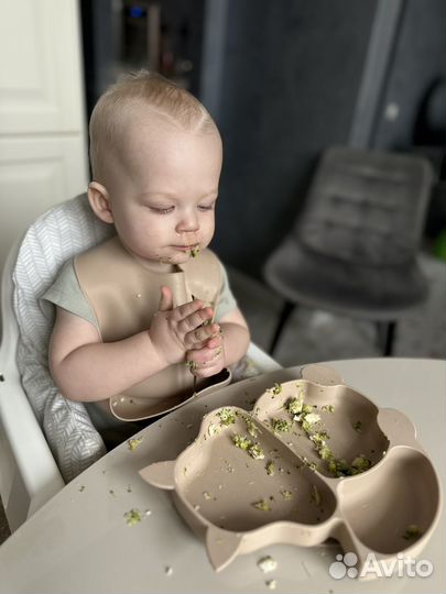 Стульчик для кормления IKEA с подножкой и бортиком