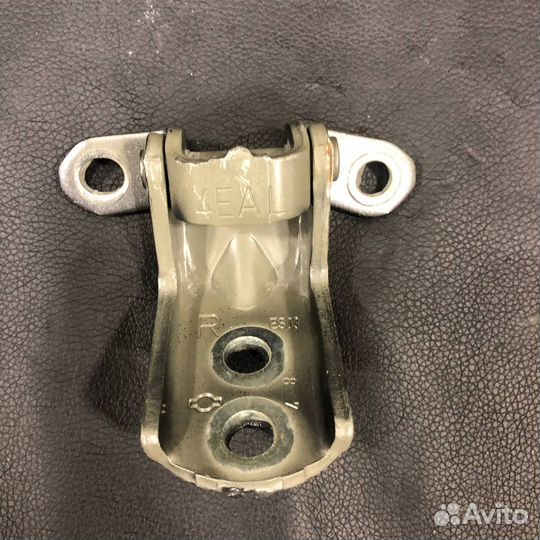 Петля двери задней левой нижняя Nissan Qashqai