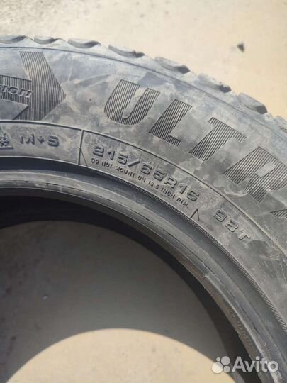 Goodyear UltraGrip 215/65 R16 98T