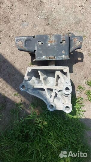 Hyundai Solaris 2 подушка двигателя