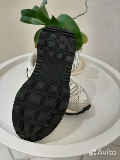 Кроссовки женские