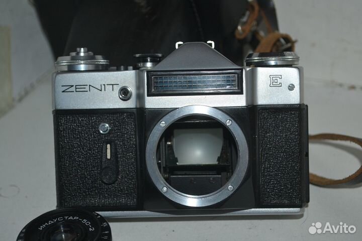 Зеркальный фотоаппарат Зенит-Е буква Е-справа