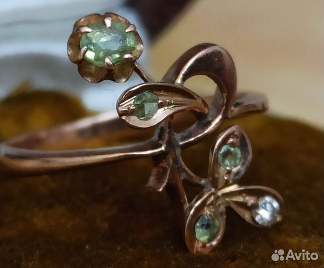 Золотое кольцо 56 проба демантоиды бриллиант