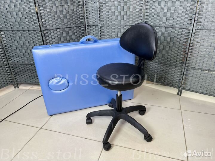 Кушетка, стул мастера и тележка с ящиком