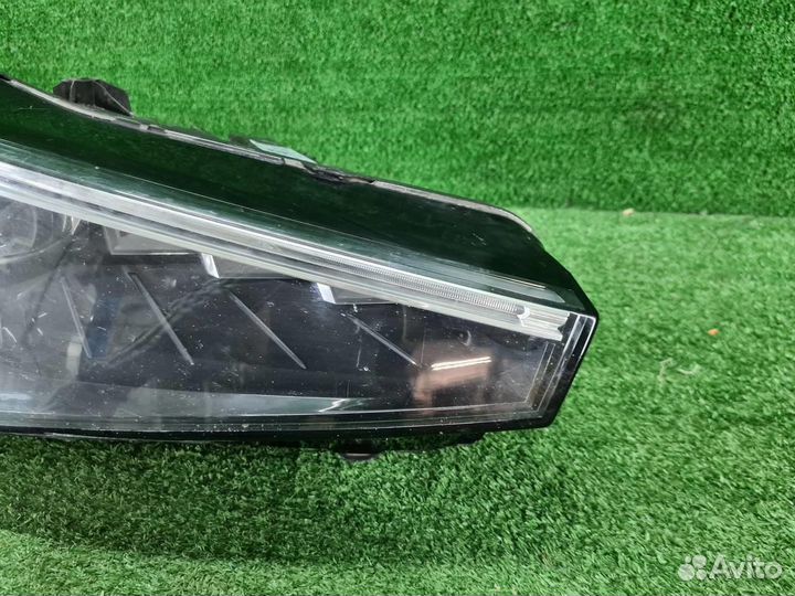 Фара правая Skoda Rapid