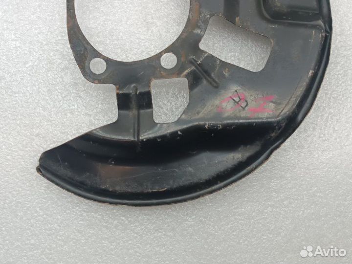 Пыльник тормозного диска передний правый Mazda