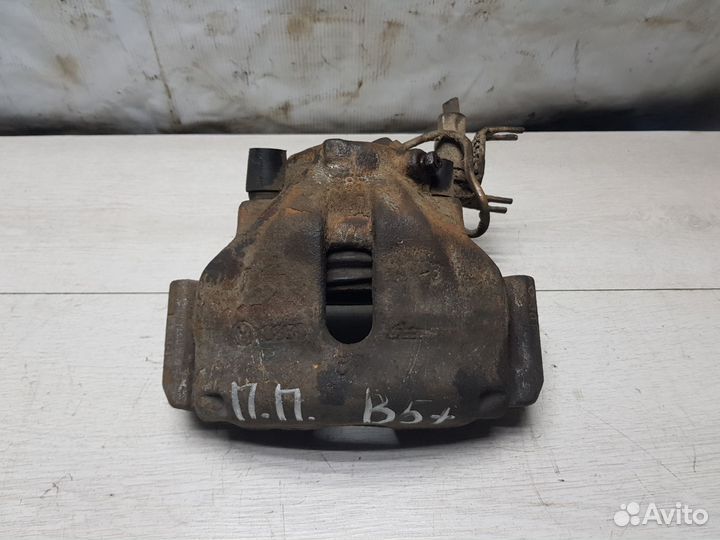 Суппорт передний правый Volkswagen Passat B5+