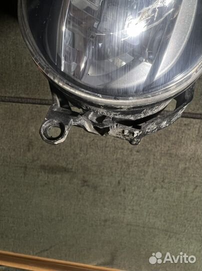 Противотуманная фара Toyota Land Cruiser 200