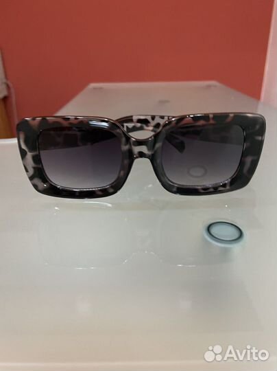 Солнцезащитные очки женские новые