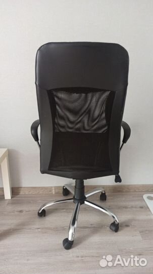Офисное кресло