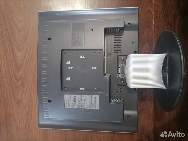 Монитор LG Flatron L1730S