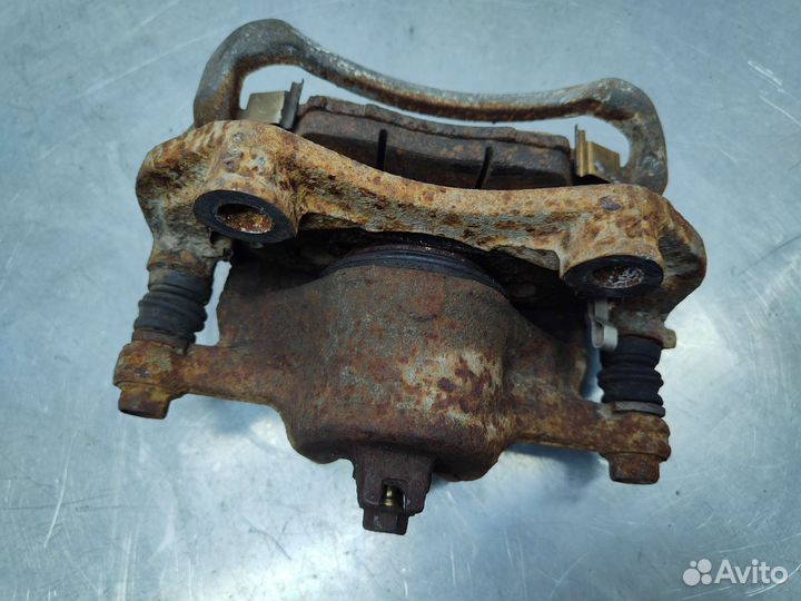 Суппорт передний Nissan Sunny FB15 2000 г.в