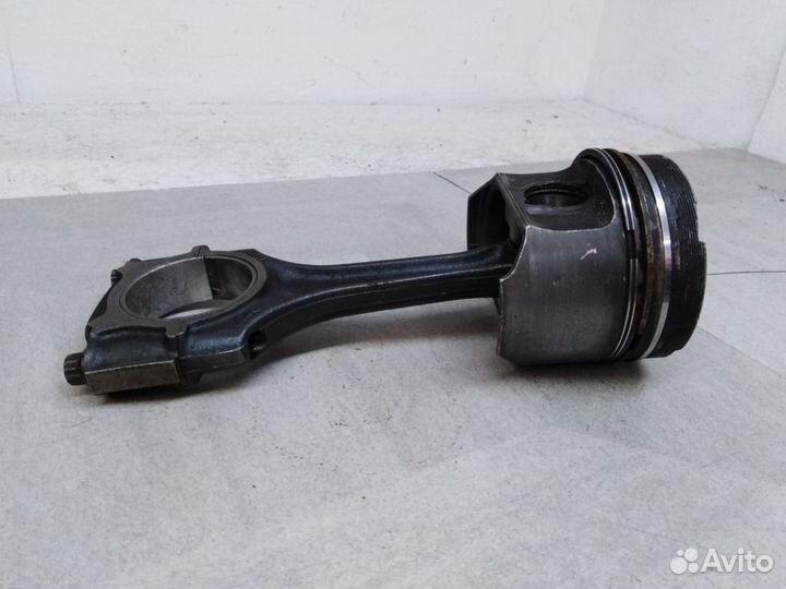 Поршень с шатуном Мерседес