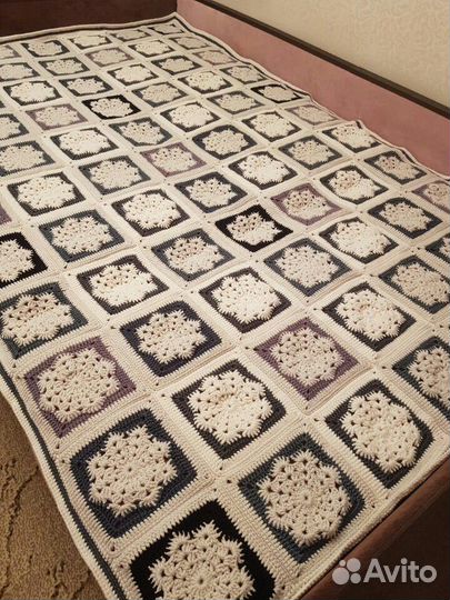 Вязаный плед ручной работы