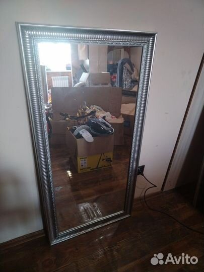 Вешалки, мойка, кресло, водонагреватель, зеркало