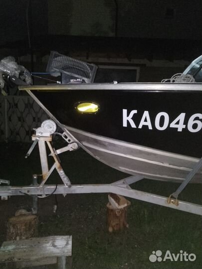 Фары врезные светодиодные для лодок и катеров