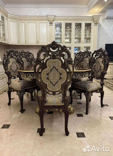 Стол кухонный и стулья