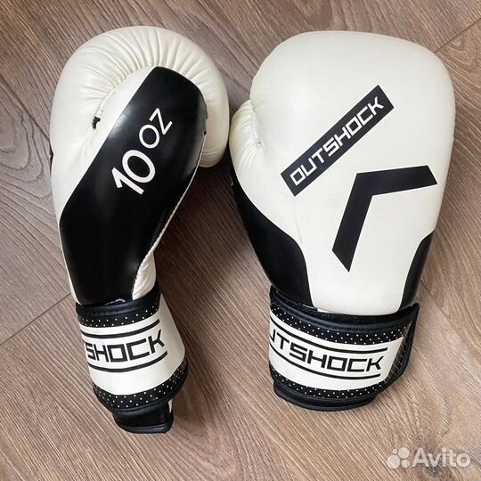 Боксёрские перчатки 10oz outshock
