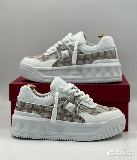 Кроссовки женские Valentino