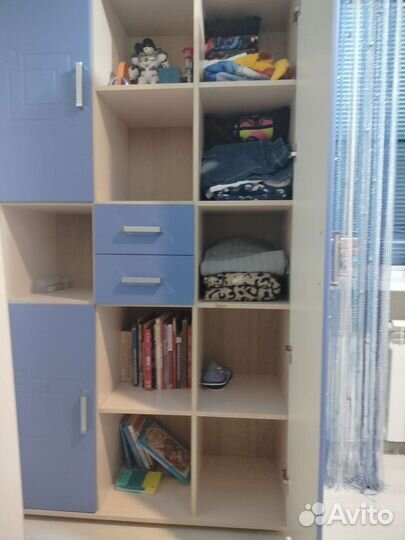 Книжный шкаф, стол письменный