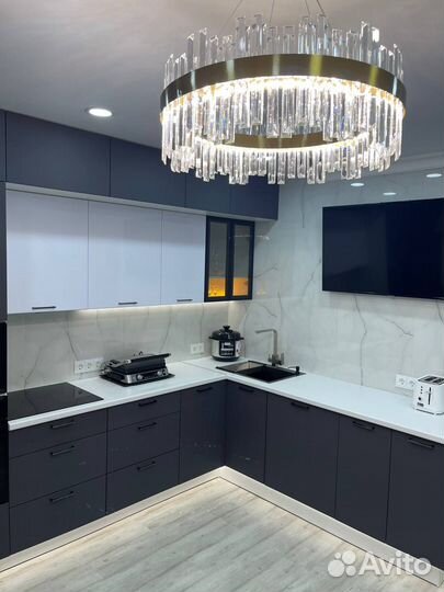 Кухня до потолка современная. Цена за всю кухню: