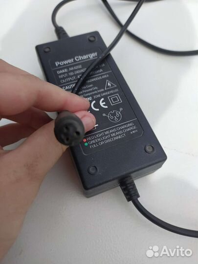 Зарядка и аккумулятор для гироскутера