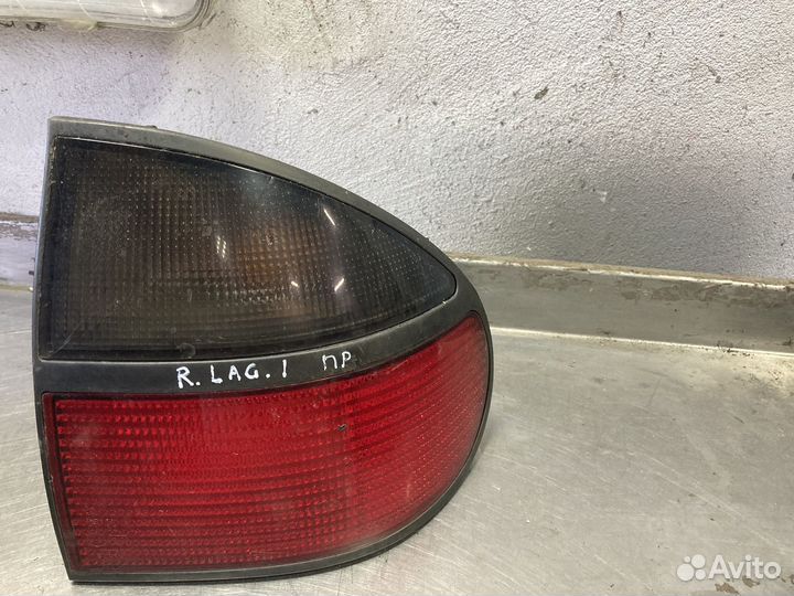 Задний правый фонарь renault laguna 1