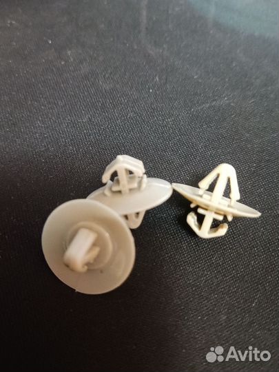 Крепёжная клипса Opel Vivaro Renault Trafic