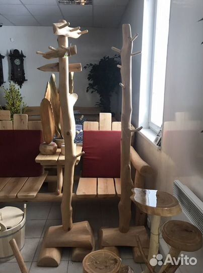 Вешалка напольная из дерева