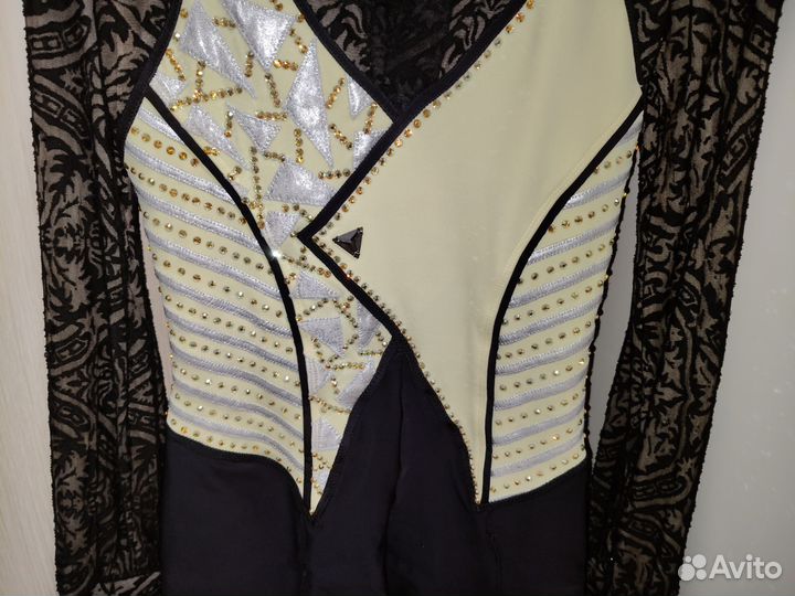 Костюм для выступления по фигурному катанию