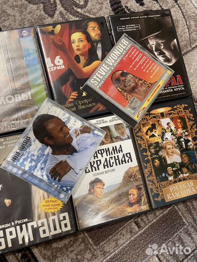 Диски DVD с музыкой и фильмами
