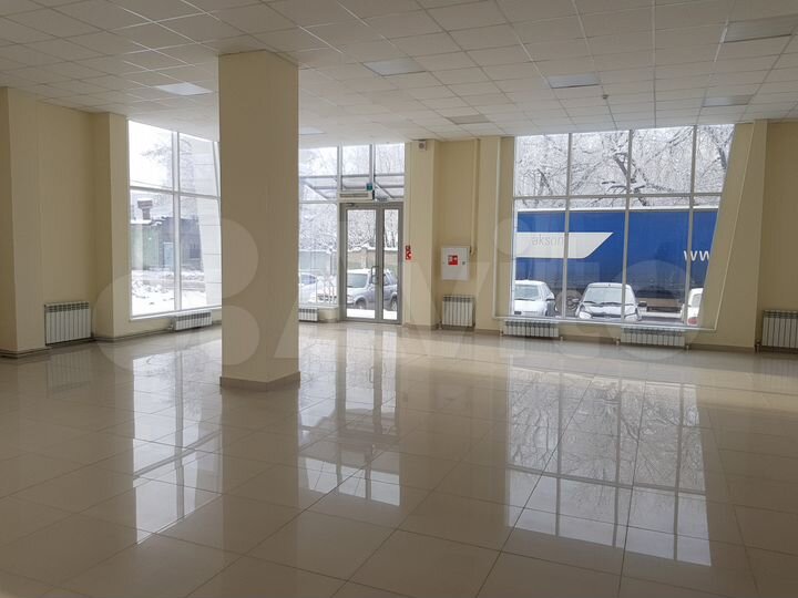 Торговое помещение, 420 м²