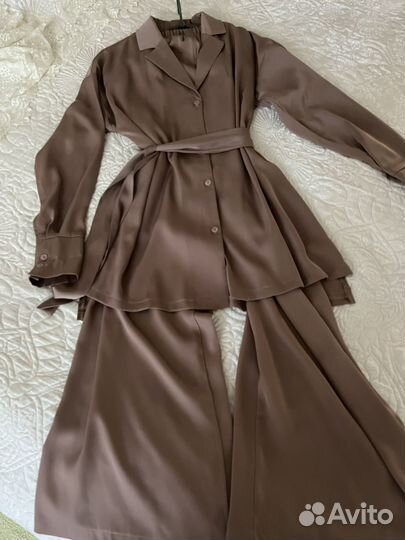 Костюм шелковый