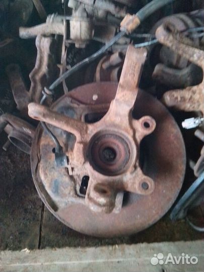 Поворотный кулак Ниссан Альмера н16