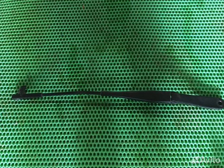 Щеткодержатель левый Opel Astra H Z16XER 2007