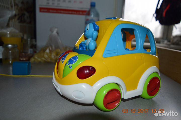 Веселый автомобиль-каталка