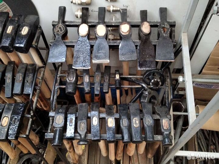 Советские кувалды, топоры, молотки, ключи, лопаты
