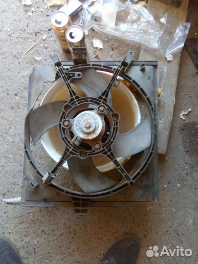 Вентилятор охлаждения на Мицубиси каризма