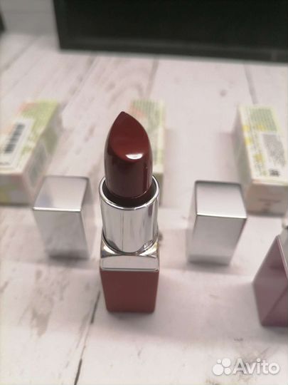 Увлажняющая помада для губ Clinique т 2, 16, 22,30