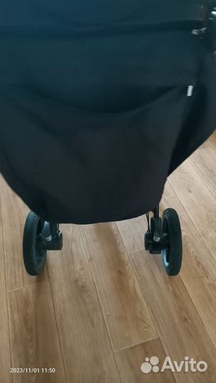 Коляска прогулочная всесезонная