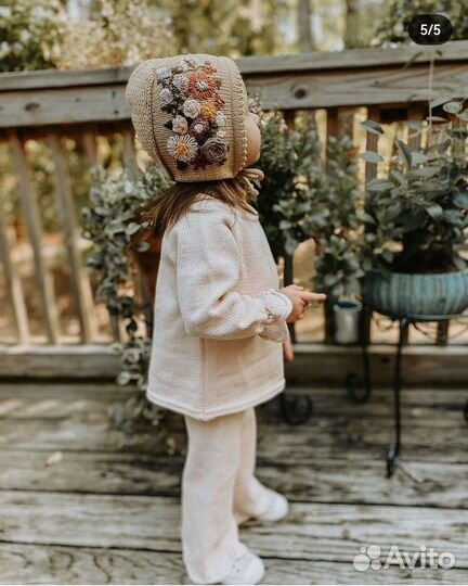 Шапка чепчик для девочки вязаный